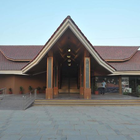 Palm Green Club Resort Jetalpur Esterno foto