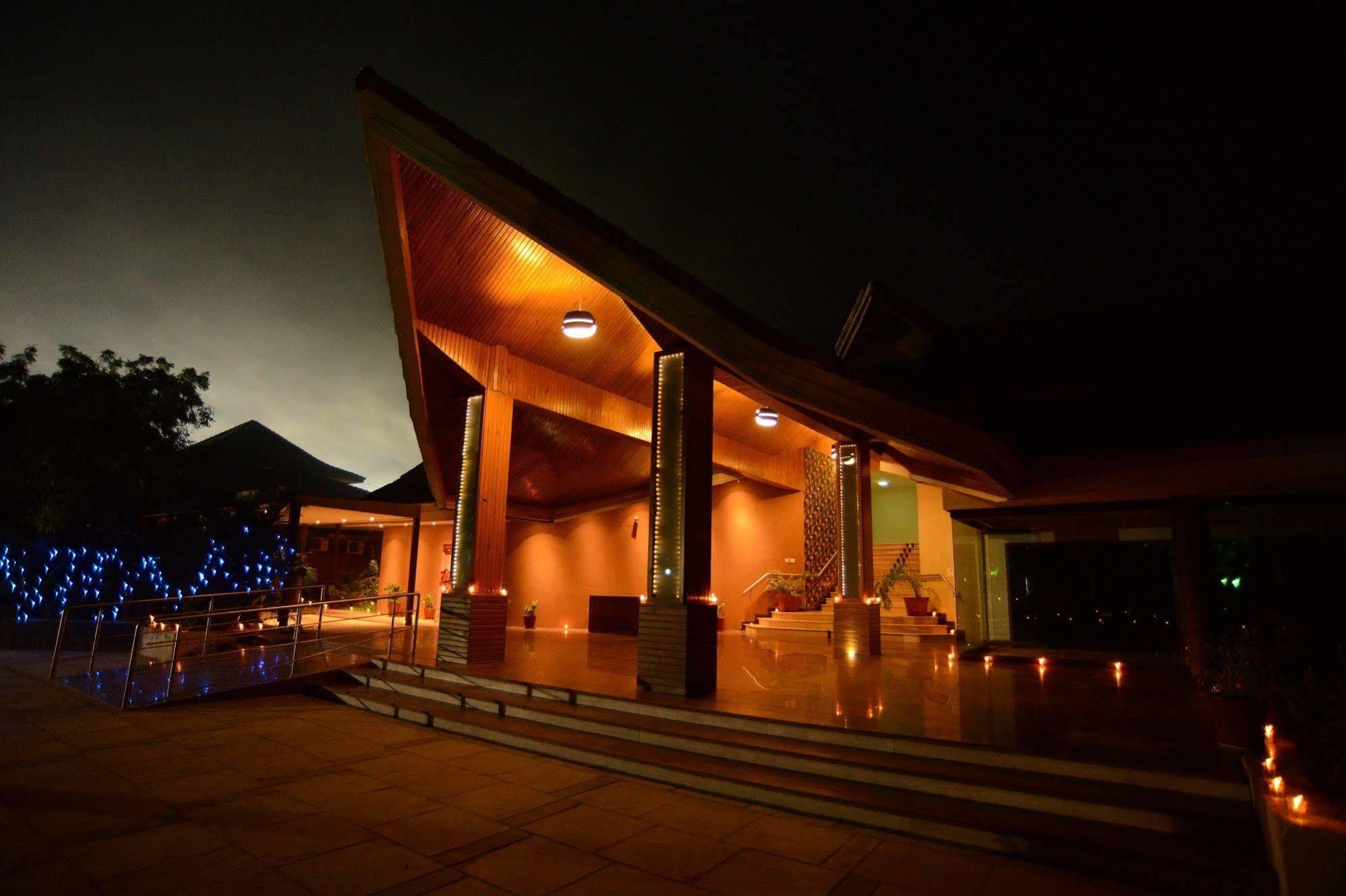Palm Green Club Resort Jetalpur Esterno foto