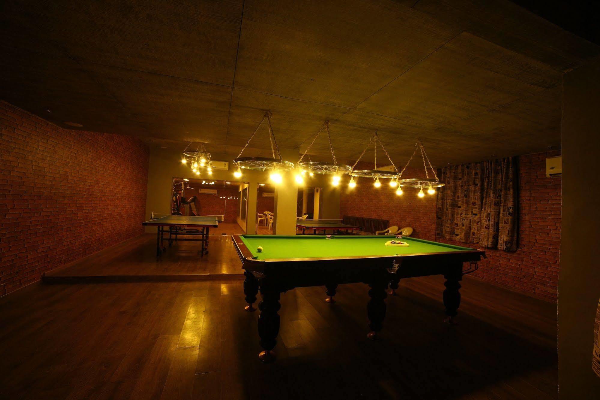 Palm Green Club Resort Jetalpur Esterno foto