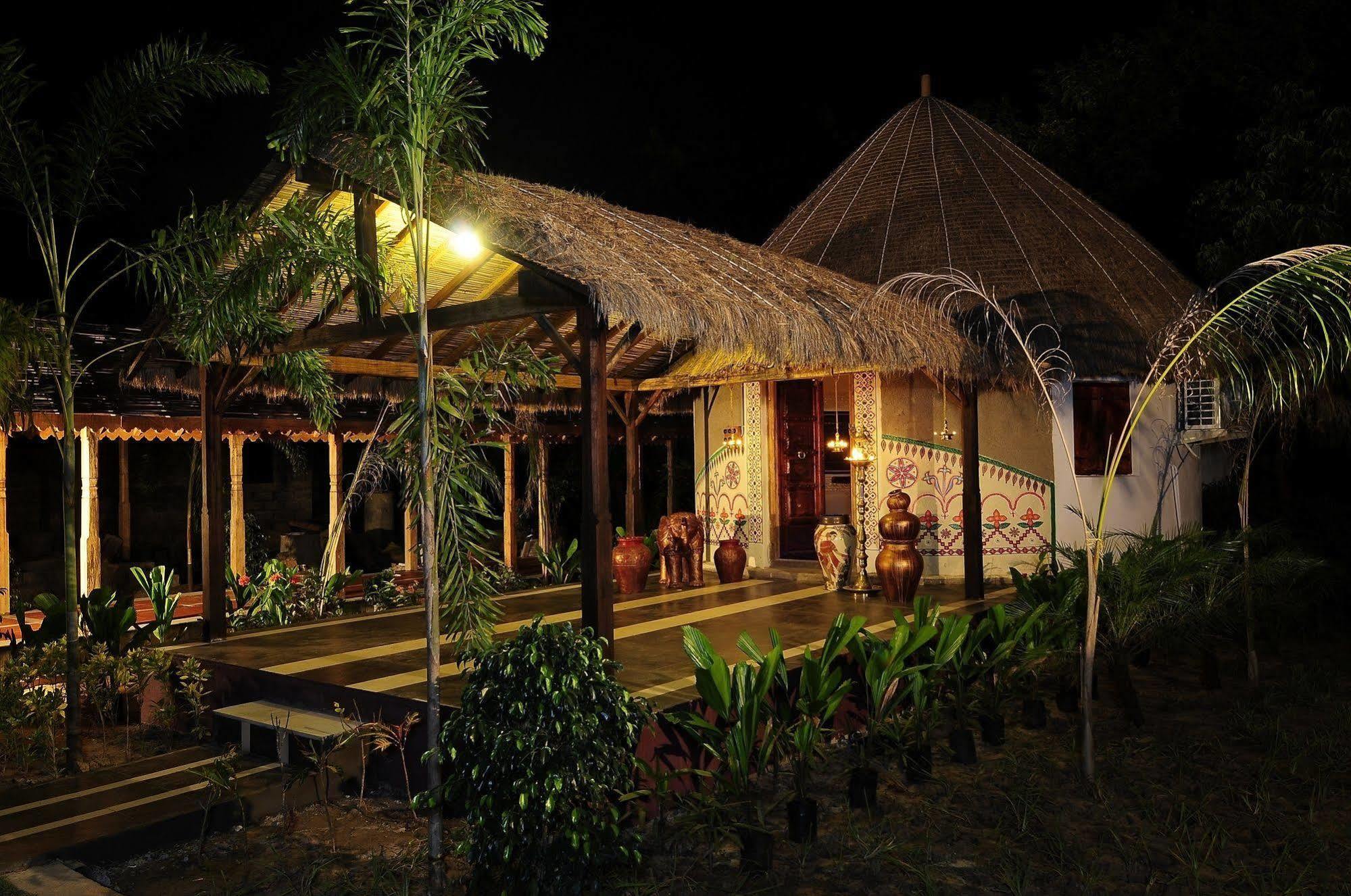 Palm Green Club Resort Jetalpur Esterno foto