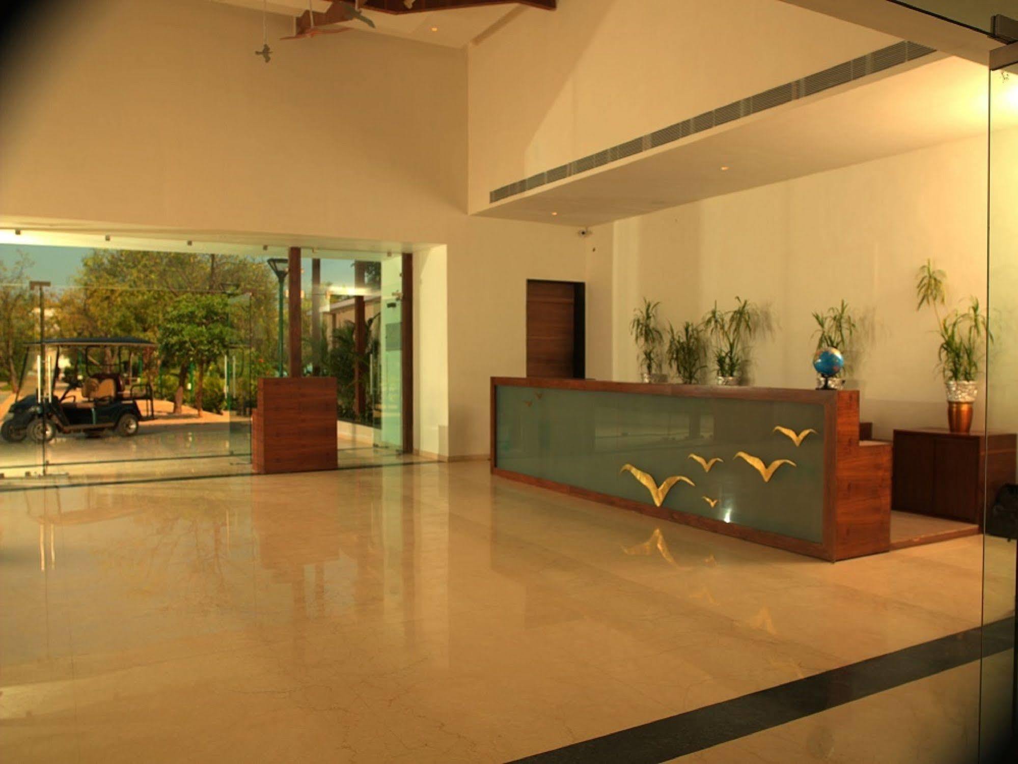 Palm Green Club Resort Jetalpur Esterno foto