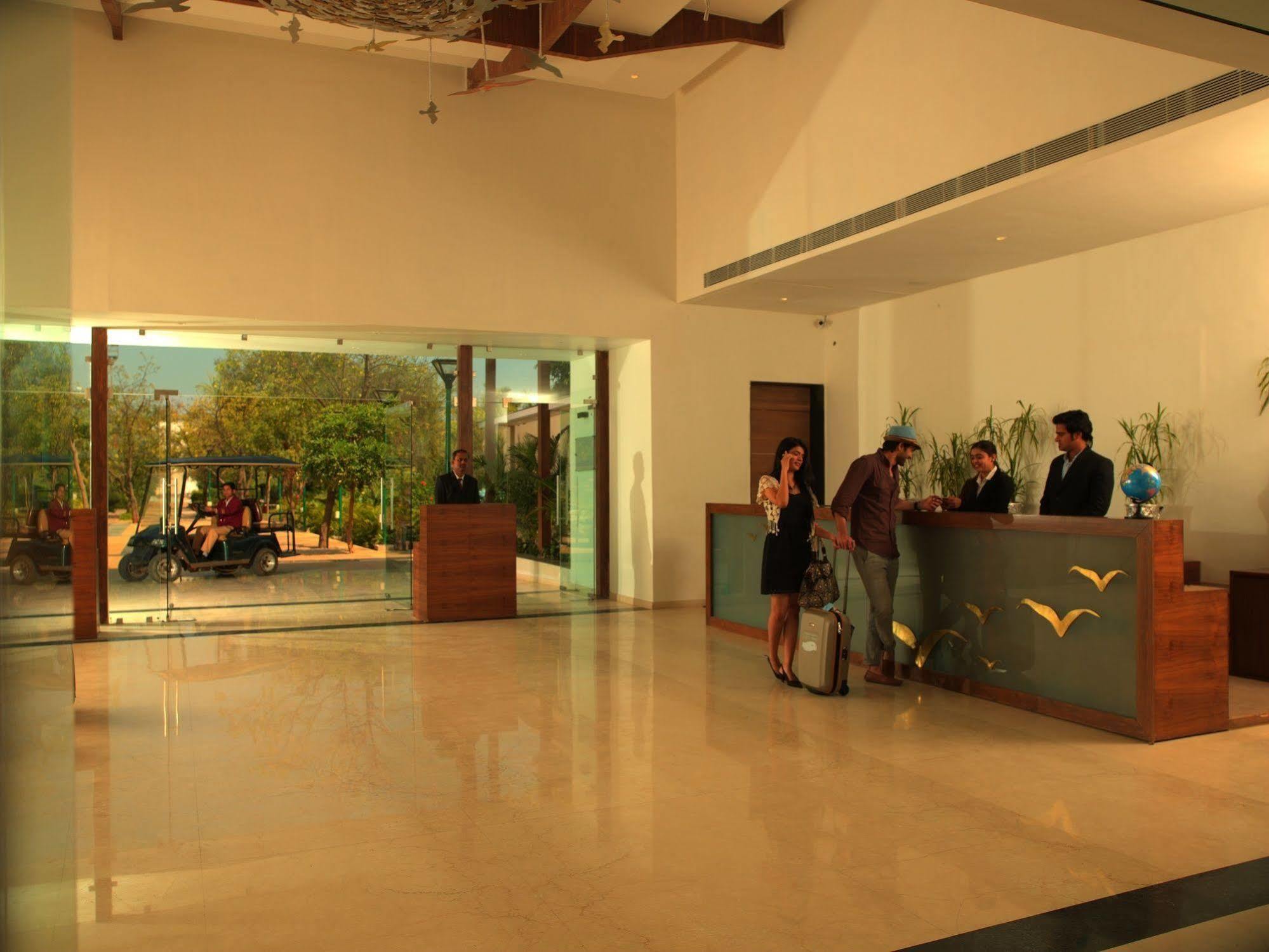 Palm Green Club Resort Jetalpur Esterno foto
