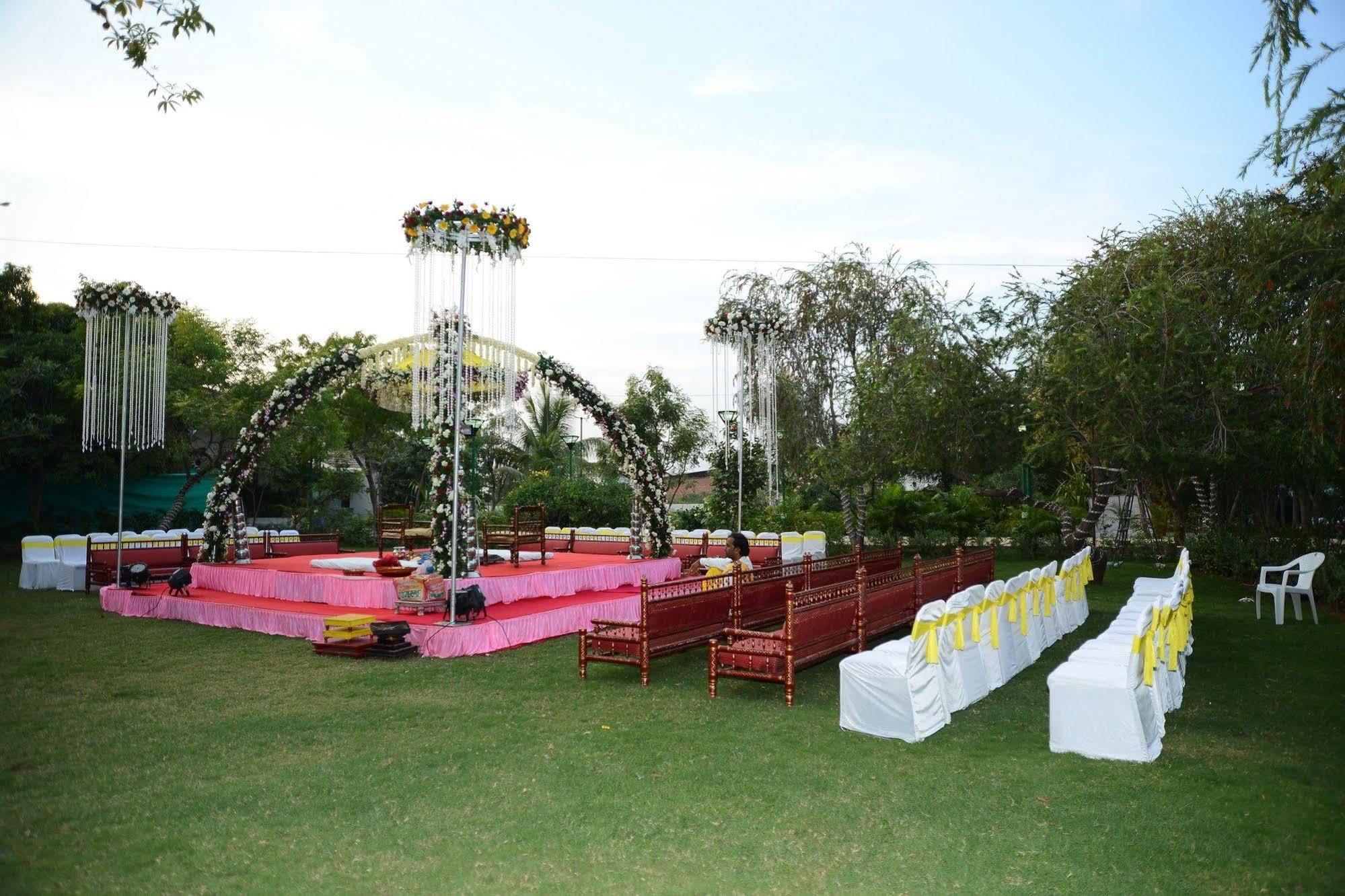 Palm Green Club Resort Jetalpur Esterno foto